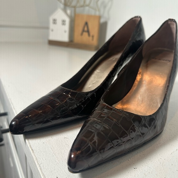 St. John Pointed Toe Croc Embossed Leather Pumps Heels Women’s 8.5M Brown - Picture 11 of 11